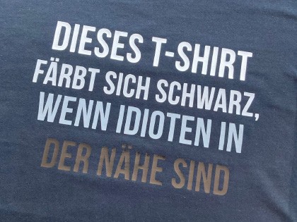 Dieses T-Shirt färb sich...
